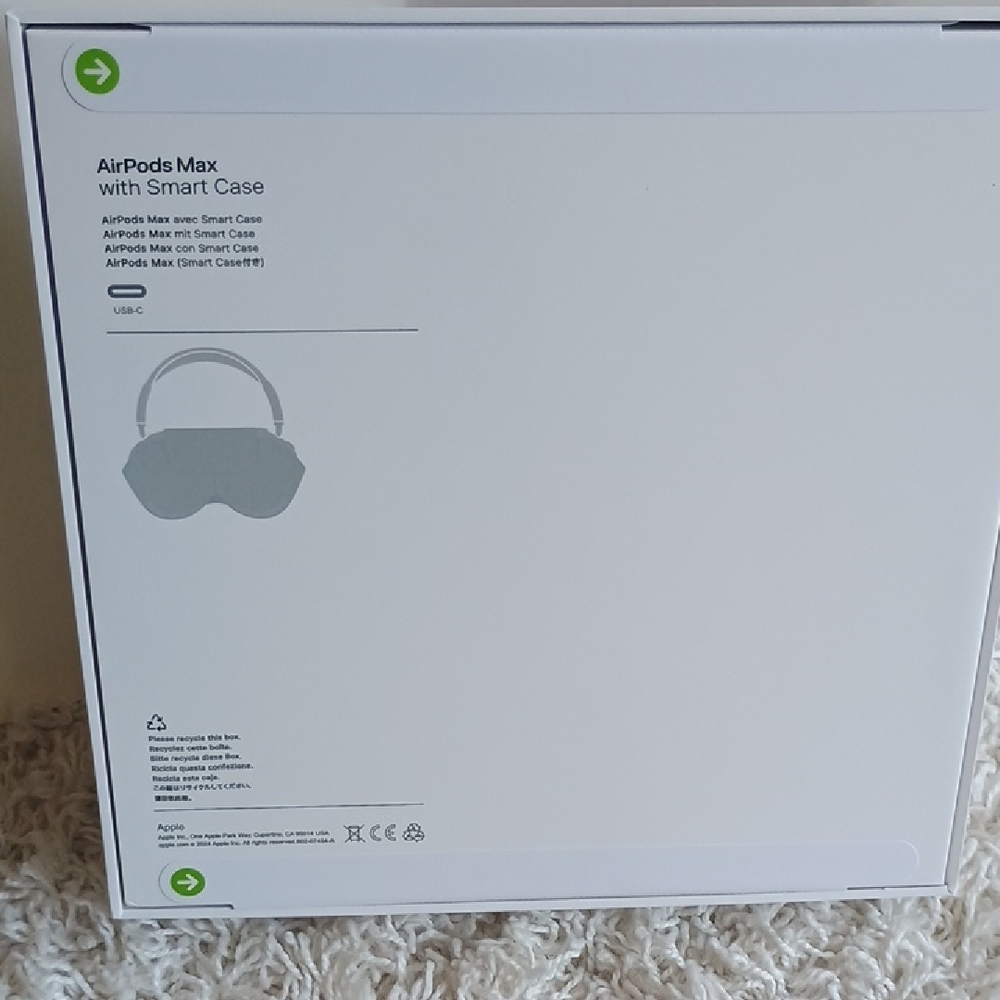 Apple AirPods Max with Smart Case. (NIB)